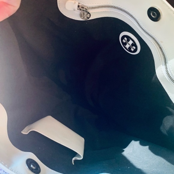 ✨🖤 Tory Burch Black and Cream Patent Leather Tote Bag Bookbag ✨🖤✨ - Picture 4 of 9